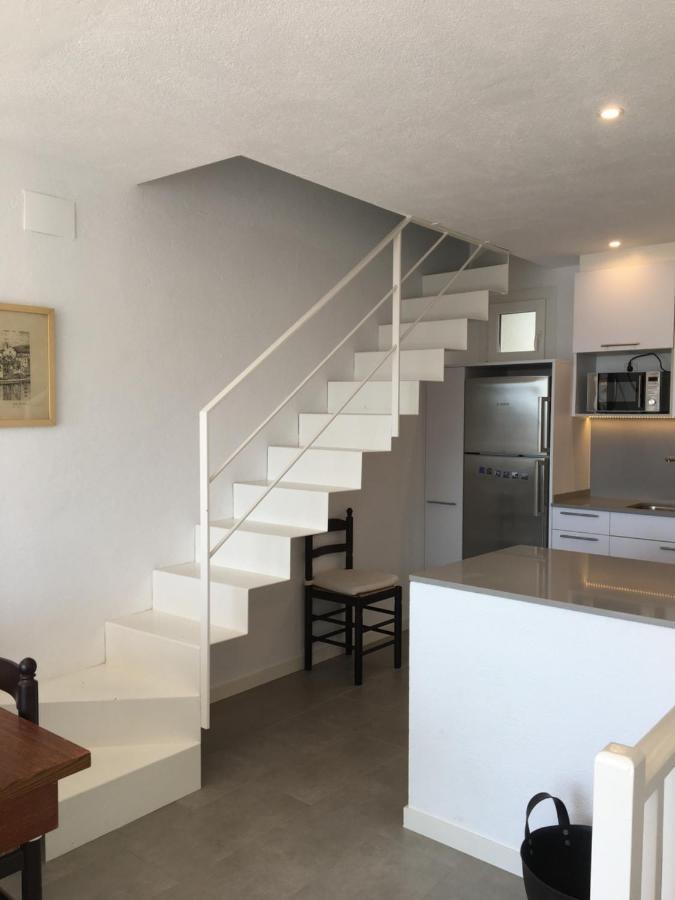 Tortora - Casa En El Centro Con Vistas Al Mar Villa Cadaques Bagian luar foto